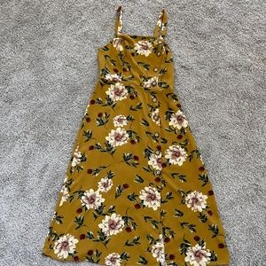 Spring/fall dress with side slit and buttons